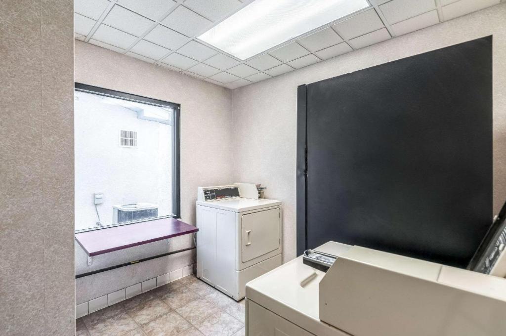 Econo Lodge Inn & Suites Middletown Luaran gambar